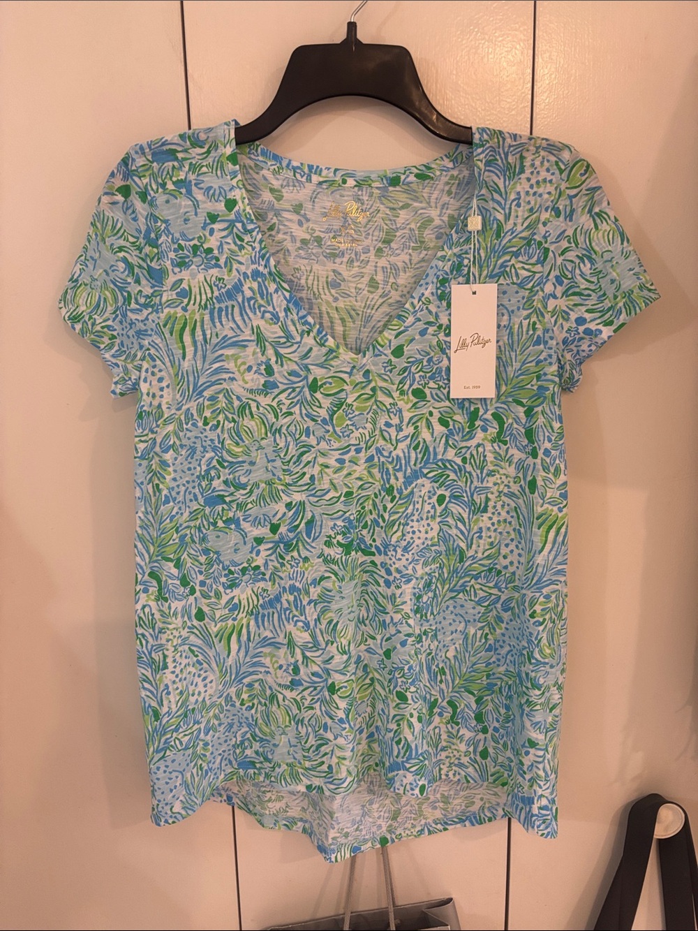 Lilly Pulitzer Etta v-neck tee Hydra blue dandy lions NWT XS